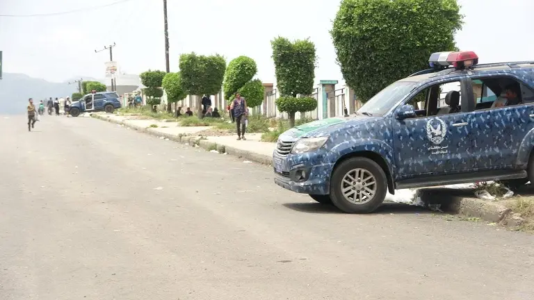 قتيل وجريحان بانفجار قنبلة أمام نادي اتحاد إب