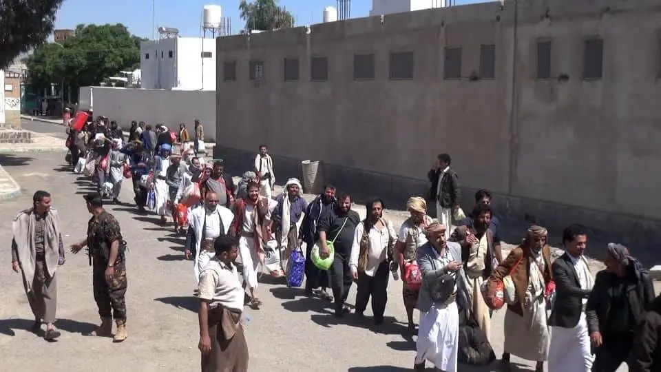مليشيا الحوثي تستغل السجناء المحكوم عليهم بقضايا جنائية للقتال معاهم مقابل الإفراج عنهم