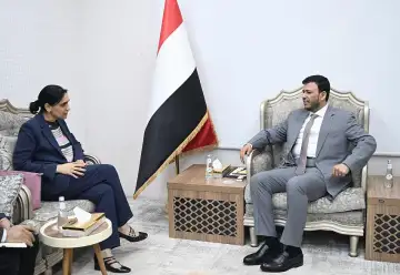 العليمي: الحوثي أداة إيران لضرب الملاحة وندعو لندن لتسليح خفر السواحل