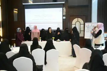 جلسة دعم نفسي لناجيات السرطان بعدن