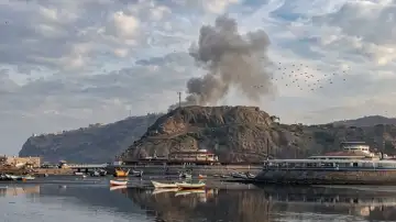 نجاة رئيس الوزراء وأعضاء الحكومة من هجوم حوثي بعدن