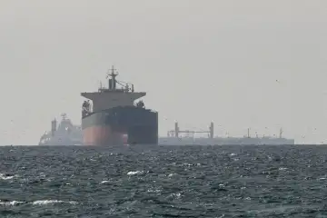 الإمارات تغلق شواطئ أم القيوين بعد تسرب نفطي