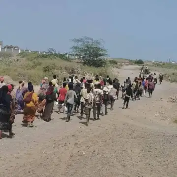 مخيم خرز للاجئين الأفريقيين بلحج يواجه مخاطر جراء تصعيد مليشيا الحوثي