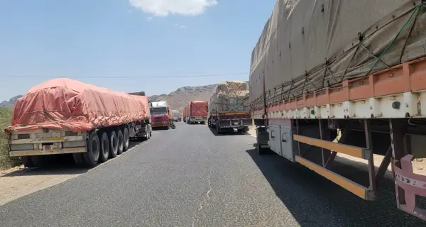مصادر: نقاط حوثية في يريم تحتجز السائقين وتفرض إتاوات