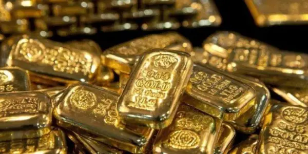 الذهب يتراجع للاسبوع الثاني بضغط الدولار والعوائد