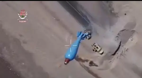 ألوية العمالقة تدك مواقع الحوثي في باب المندب
