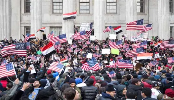 احتجاجات للجالية اليمنية في أمريكا للمطالبة بإنهاء الحصار