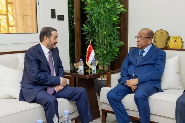 مجلي يتفقد قنصلية اليمن بجدة ويشيد بدعم السعودية