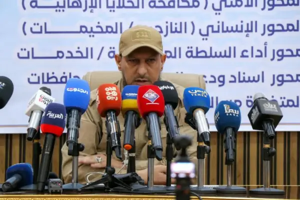 محافظ عدن يستعرض جهود تعزيز الأمن ومواجهة النزوح