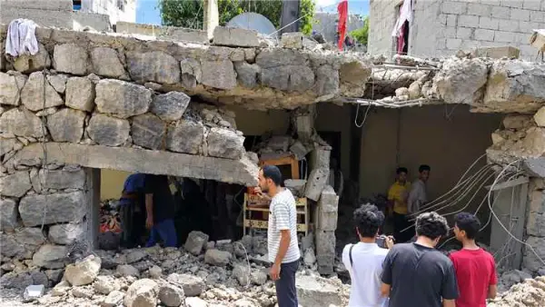 صاروخ بالستي يستهدف حيا سكنيا في تعز ويخلف ضحايا