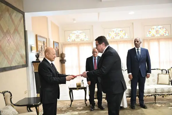 العليمي يدعو العالم لمواجهة الحوثيين كما واجه داعش والقاعدة