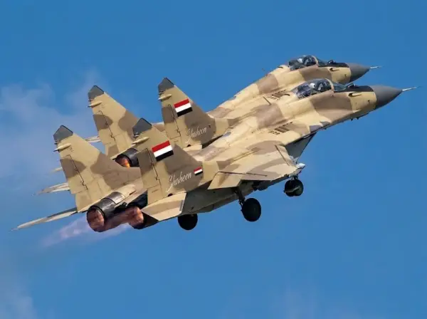 غارات مكثفة تستهدف مواقع حوثية شمال غربي تعز