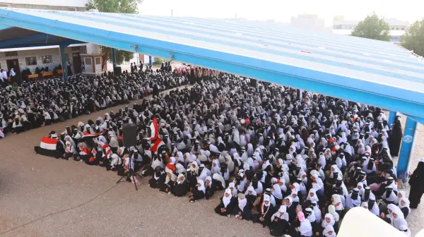 مدرسة رقية بمأرب تبرع بمليوني ريال لتعز