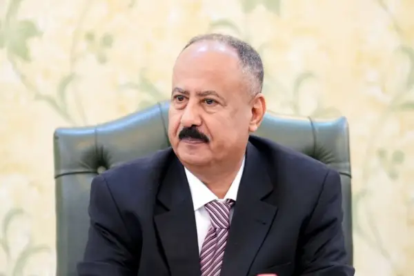 وزير النقل: قصف مطار عدن استهداف للمدنيين ومزاعم الحوثي افتراء